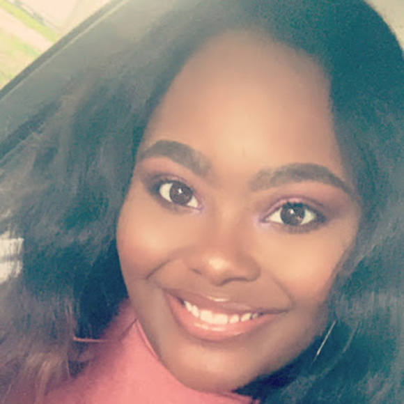 Meet your Posher, Adrianna - Picture 1 of 1